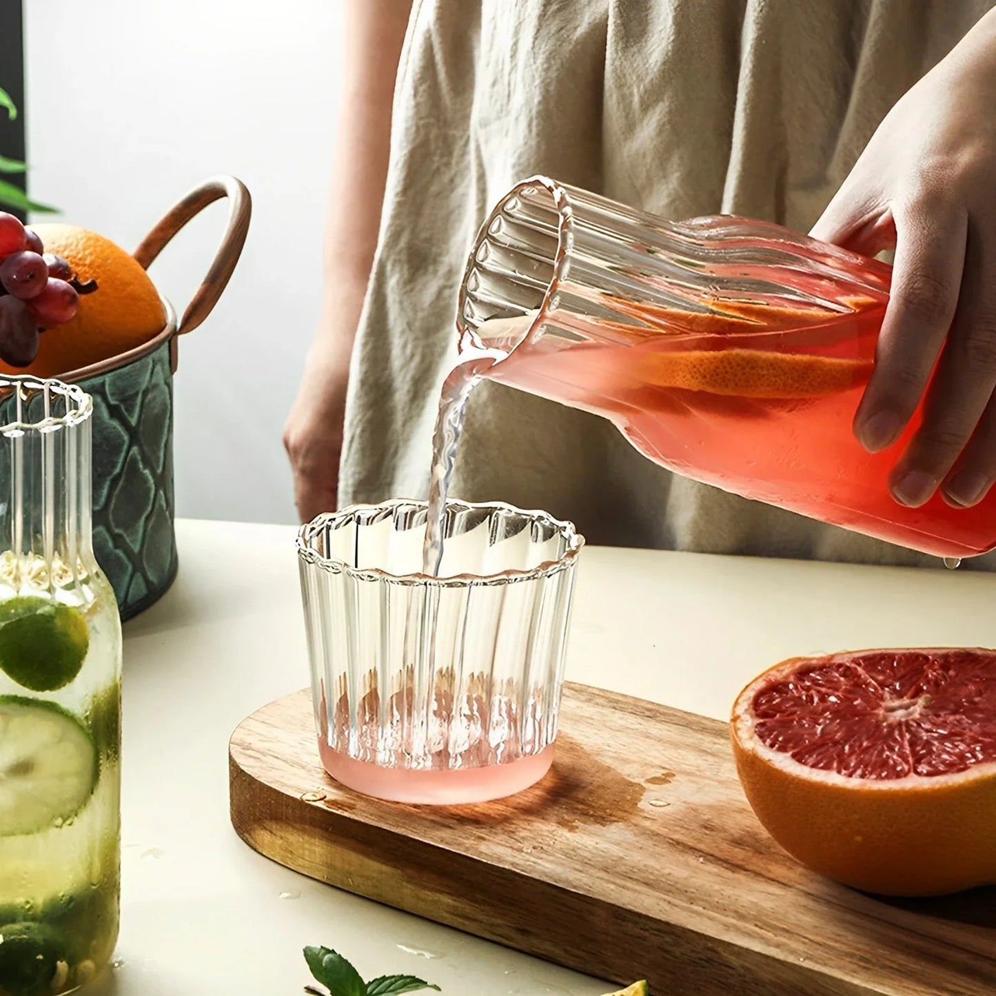 Glas-Wasserkrug Set mit Becher 500ML/600ML - Hitzebeständige Karaffe mit V-förmiger Öffnung