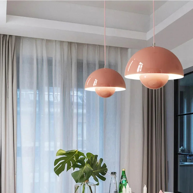 Nordic Shine: Halbrunde LED-Pendelleuchte