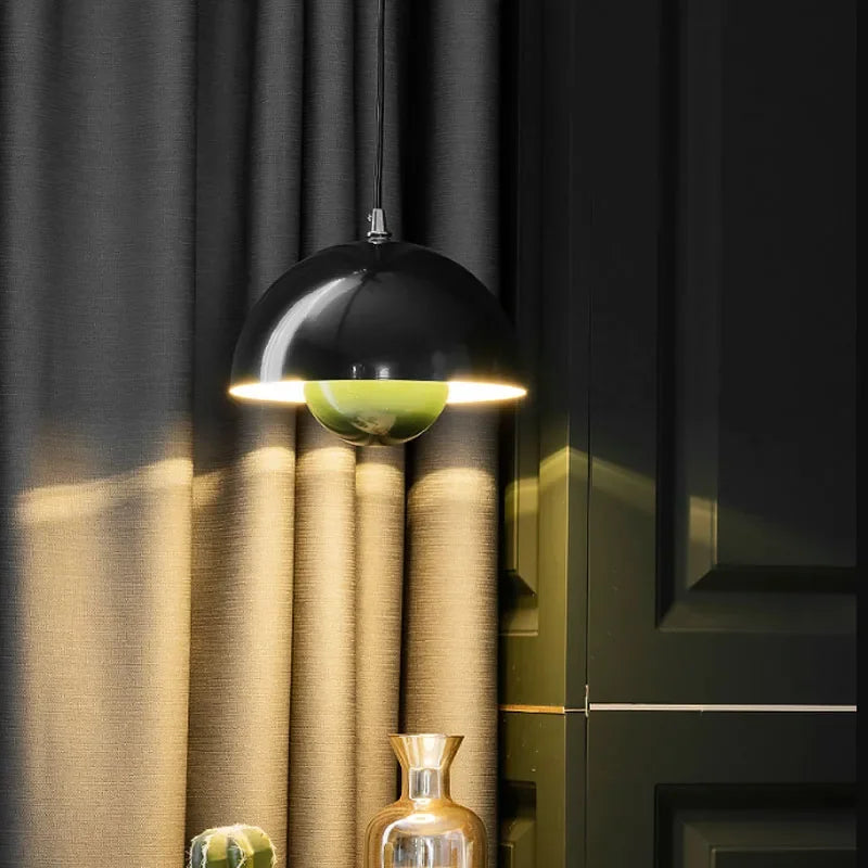 Nordic Shine: Halbrunde LED-Pendelleuchte