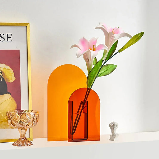 Amber Arc – Design-Vase im modernen Acryl-Look